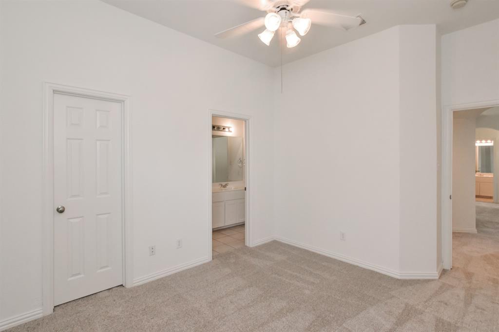 11007 Southwyck Drive Frisco, TX 75033 - Photo 27 of 36 an empty room with a chandelier fan