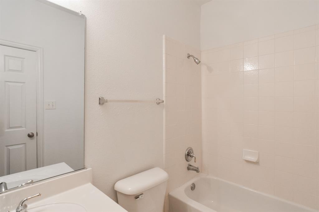 11007 Southwyck Drive Frisco, TX 75033 - Photo 33 of 36 a bathroom with a toilet and a bathtub