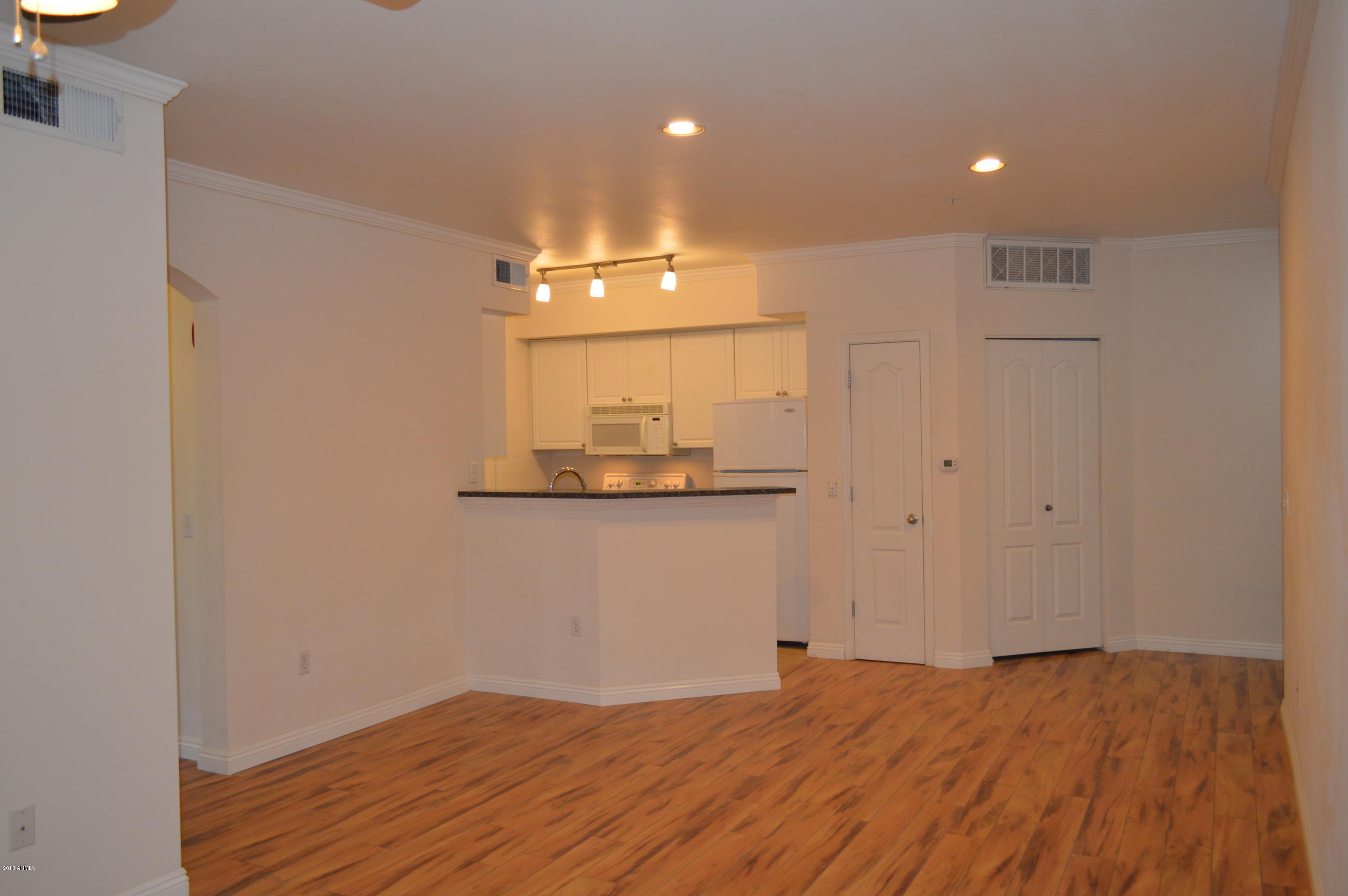 1701 East Colter Street, Unit 201 Phoenix, AZ 85016 - Photo 12 of 49 DSC_0010