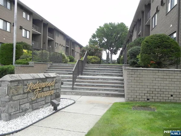 $2,000 | 460 C Liberty Street, Unit 312, Little Ferry, NJ 07643