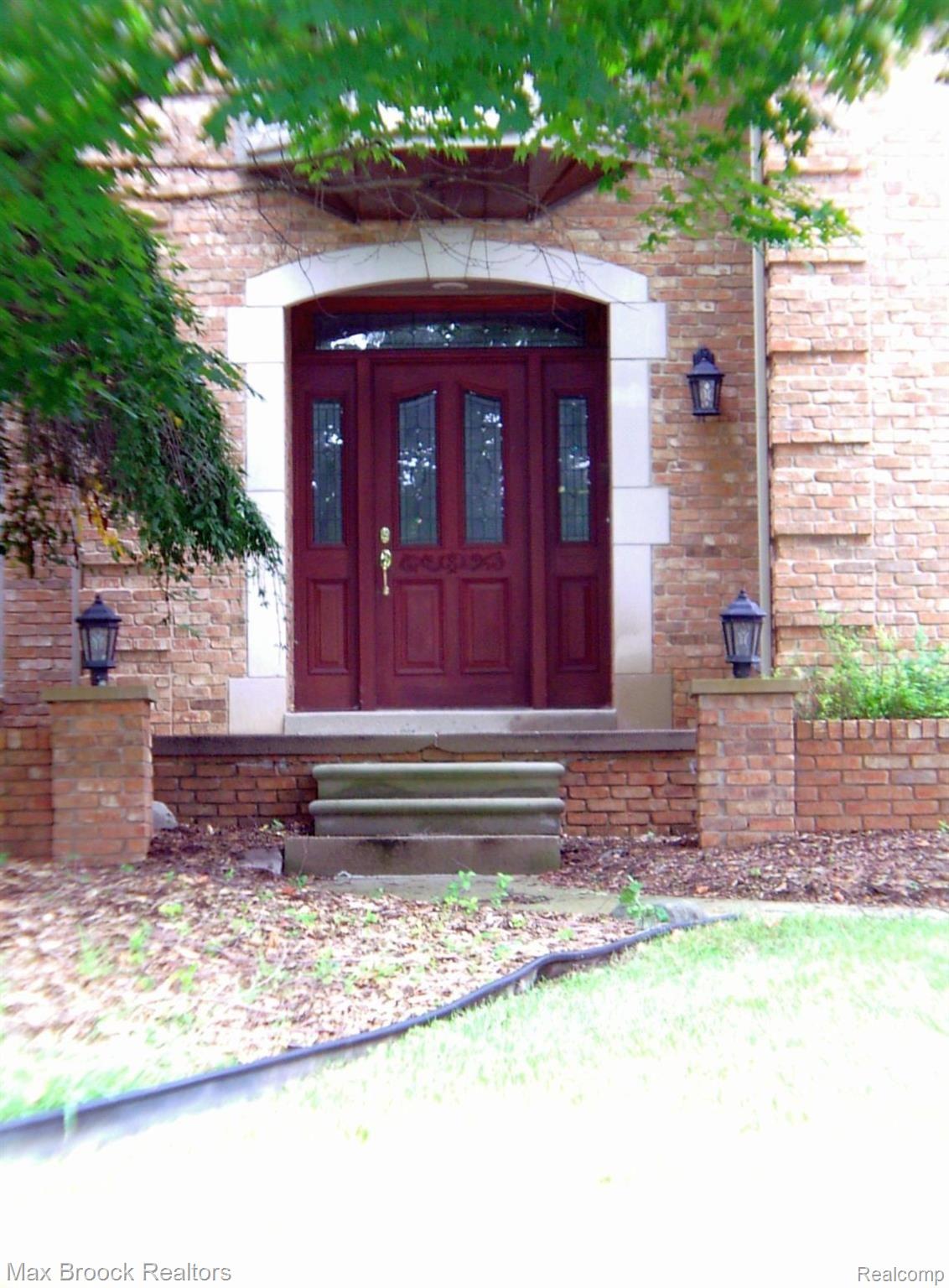 2817 Eagle Drive Rochester, MI 48309 - Photo 2 of 31 Porch