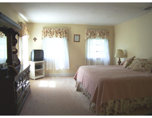 10 Molly Road Andover, MA 01810 - Photo 14 of 25 Gallery Image 14