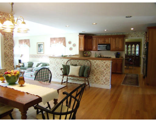 10 Molly Road Andover, MA 01810 - Photo 4 of 25 Gallery Image 4