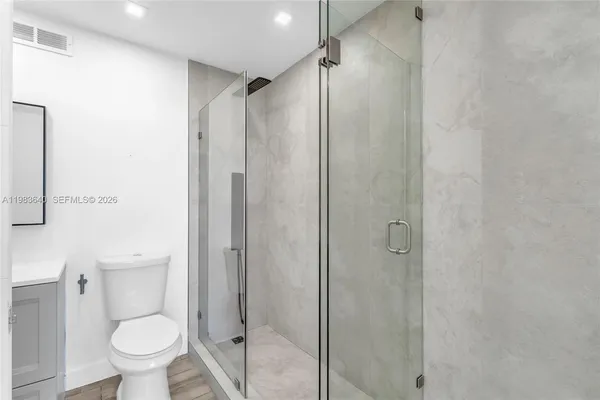 $2,000 | 1251 Northeast 108th Street, Unit 810, Miami, FL 33161