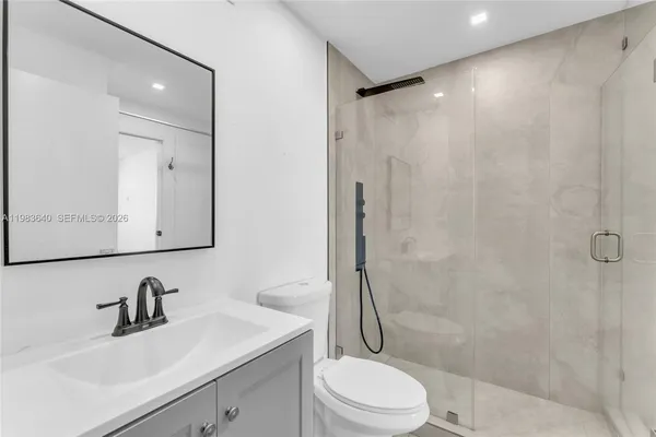 $2,000 | 1251 Northeast 108th Street, Unit 810, Miami, FL 33161