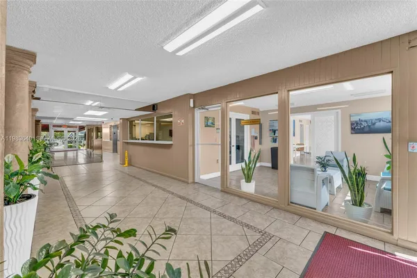 $2,000 | 1251 Northeast 108th Street, Unit 810, Miami, FL 33161