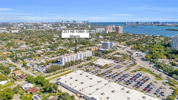 $2,000 | 1251 Northeast 108th Street, Unit 810, Miami, FL 33161