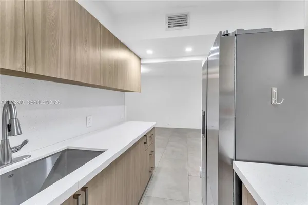 $2,000 | 1251 Northeast 108th Street, Unit 810, Miami, FL 33161