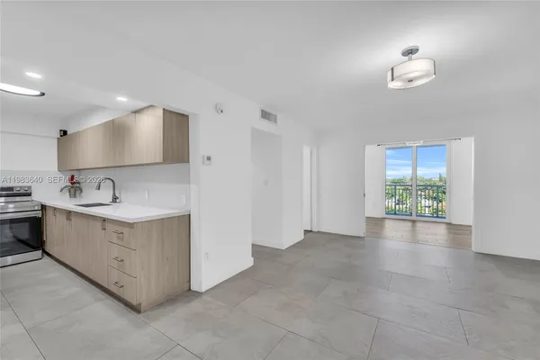 $2,000 | 1251 Northeast 108th Street, Unit 810, Miami, FL 33161