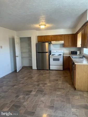 $2,050 | 353 Braeside Avenue, Unit 353, East Stroudsburg, PA 18301