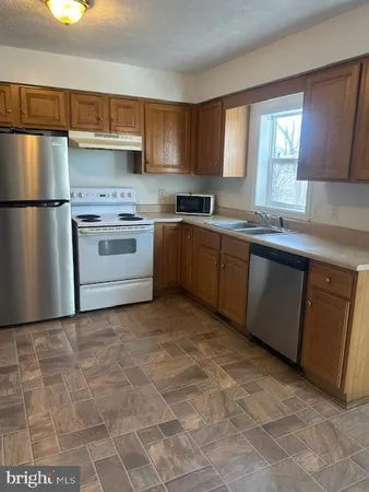 $2,050 | 353 Braeside Avenue, Unit 353, East Stroudsburg, PA 18301