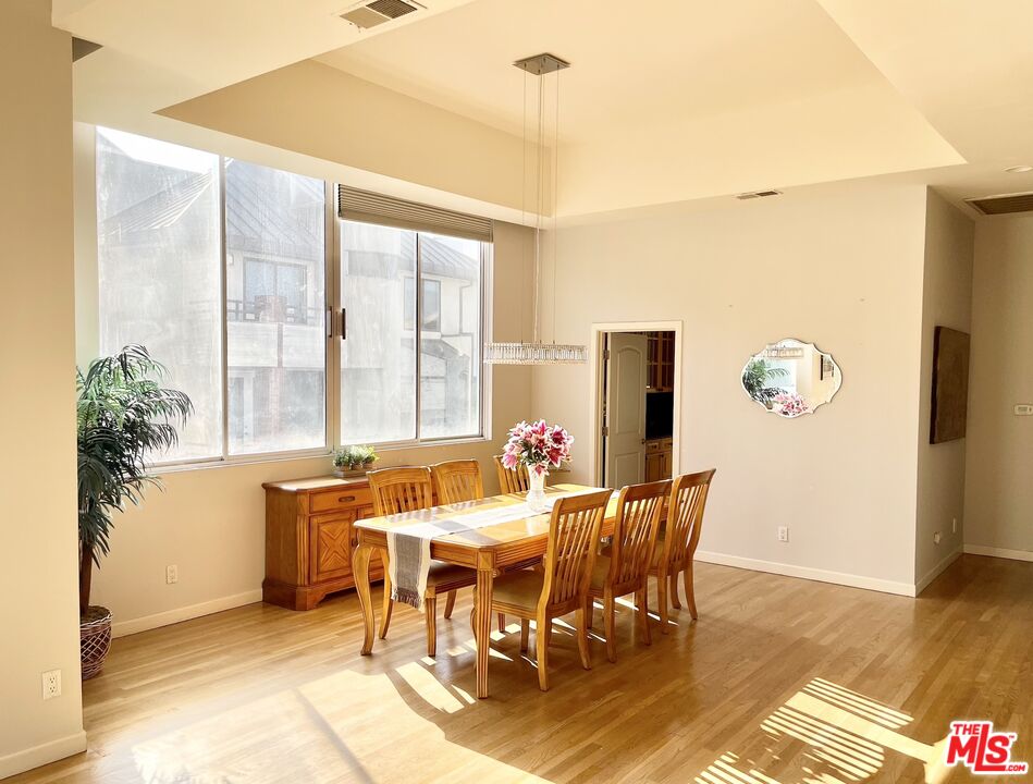 4404 Roma Court Marina del Rey, CA 90292 - Photo 3 of 31 a dining room with furniture and window