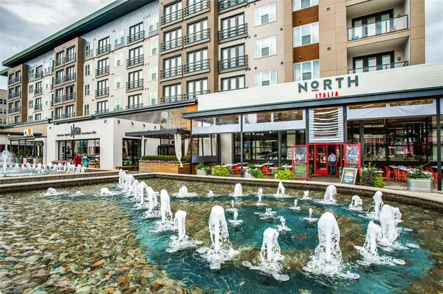 a front view of an ocean