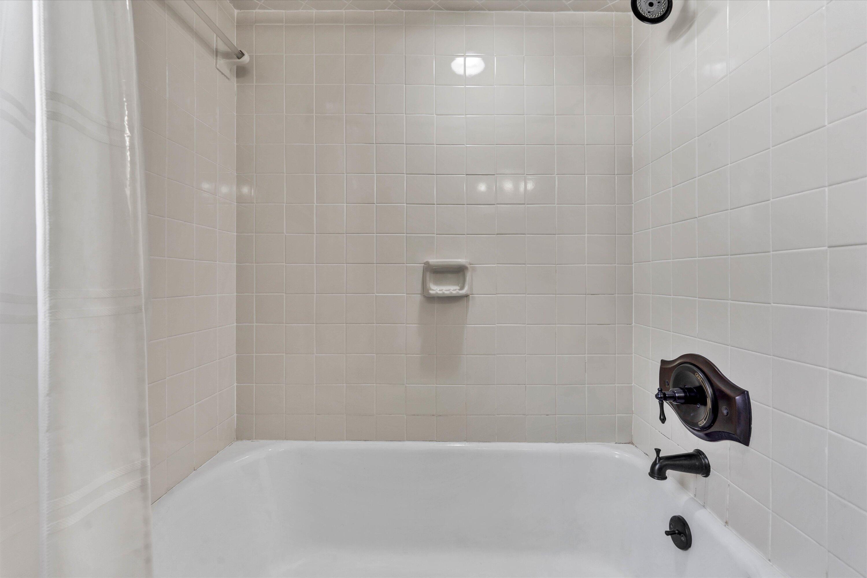 1186 Camp Jaycee Road Blue Ridge, VA 24064 - Photo 27 of 54 a bathroom with a bathtub