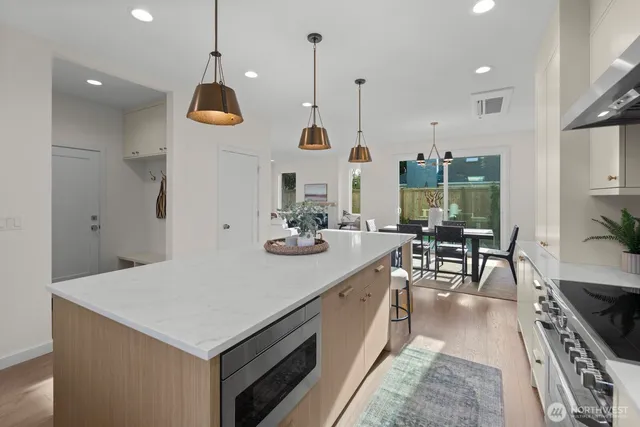 a large kitchen with kitchen island a large island in it