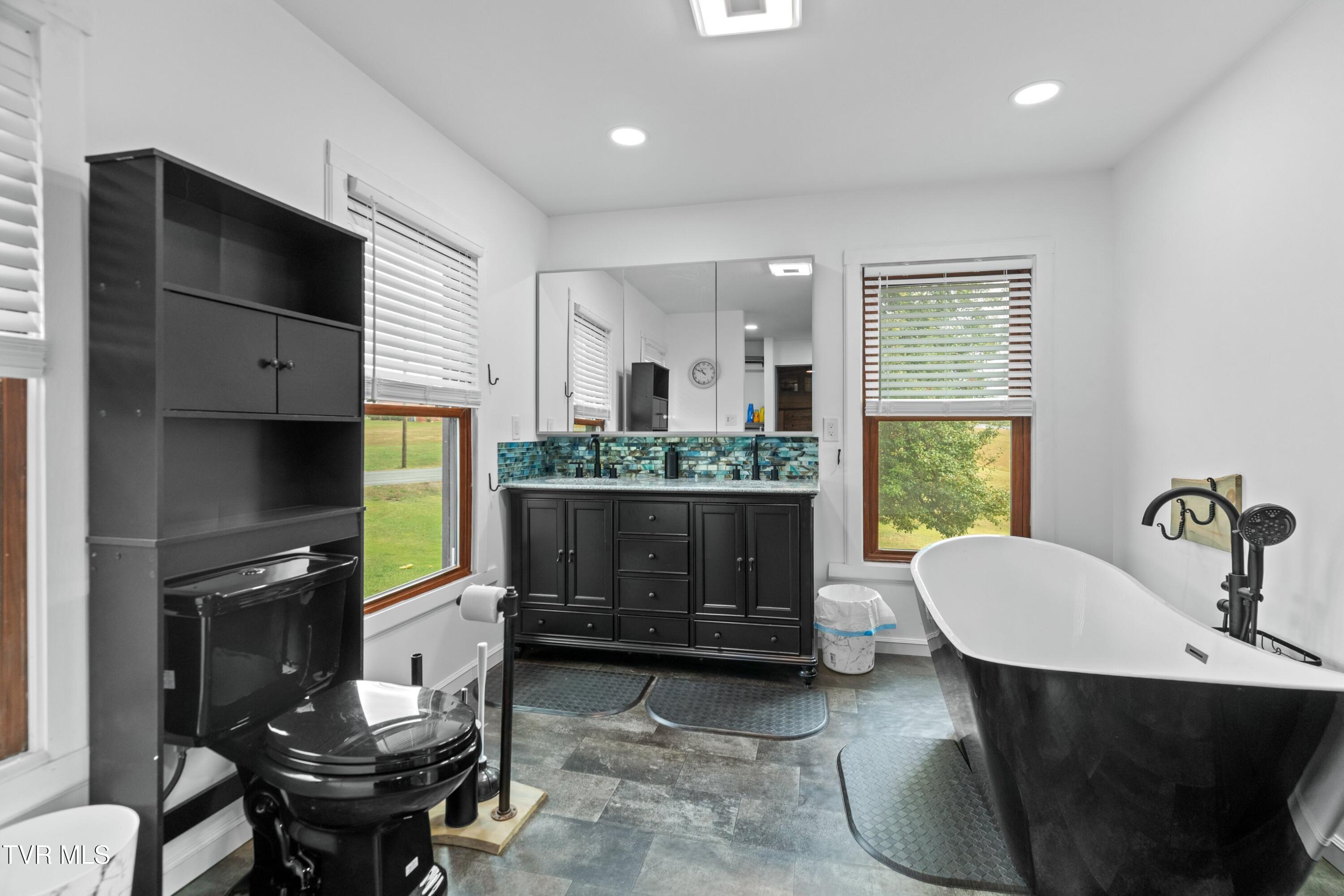 643 Hart Road Dandridge, TN 37725 - Photo 18 of 63 018-643HartRoad-Dandridge-TN-37725-SMALL