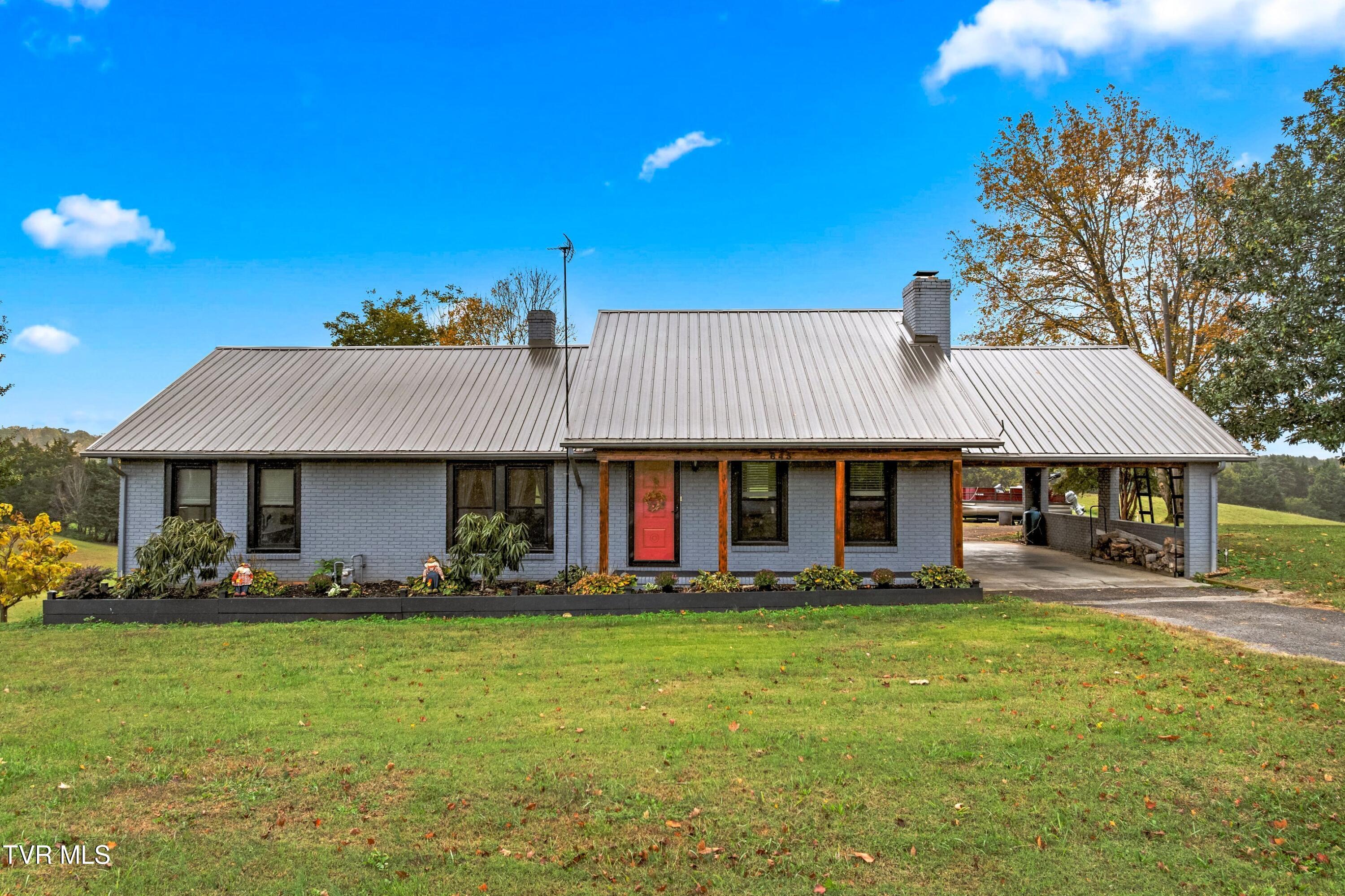002-643HartRoad-Dandridge-TN-37725-SMALL