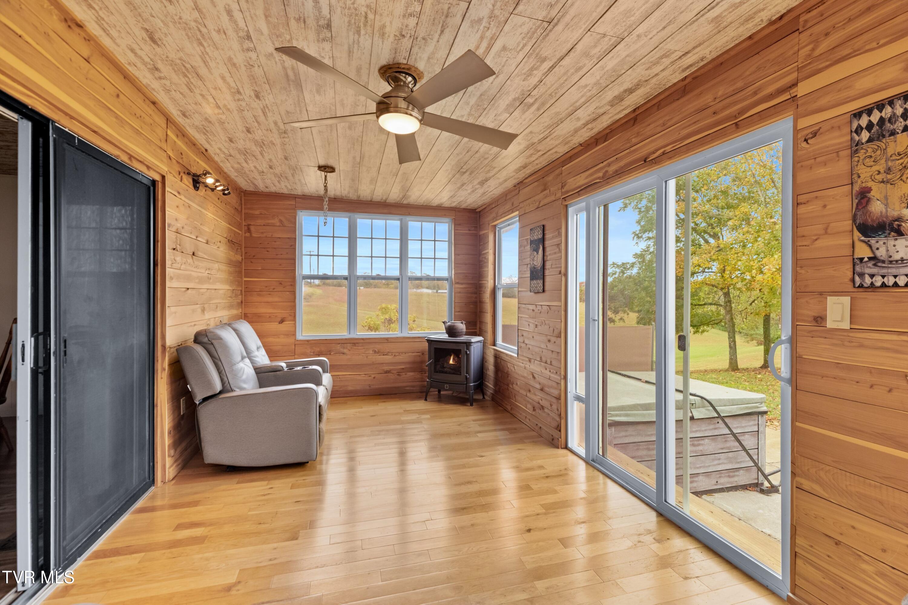 643 Hart Road Dandridge, TN 37725 - Photo 29 of 63 029-643HartRoad-Dandridge-TN-37725-SMALL