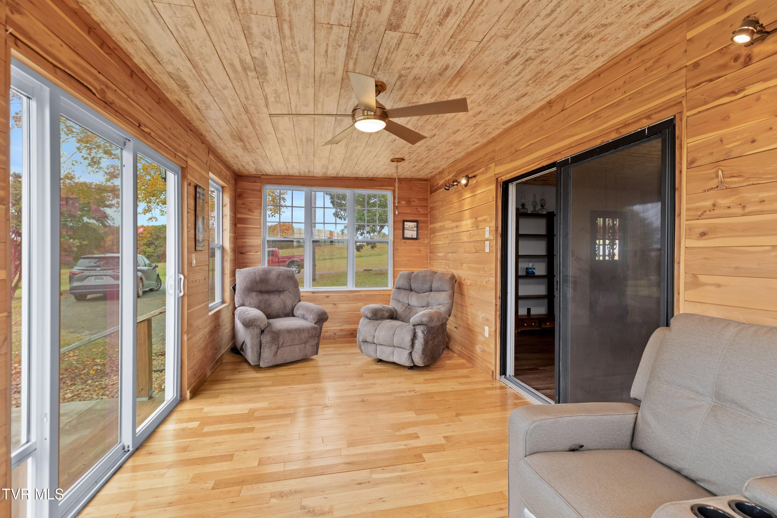 643 Hart Road Dandridge, TN 37725 - Photo 30 of 63 030-643HartRoad-Dandridge-TN-37725-SMALL
