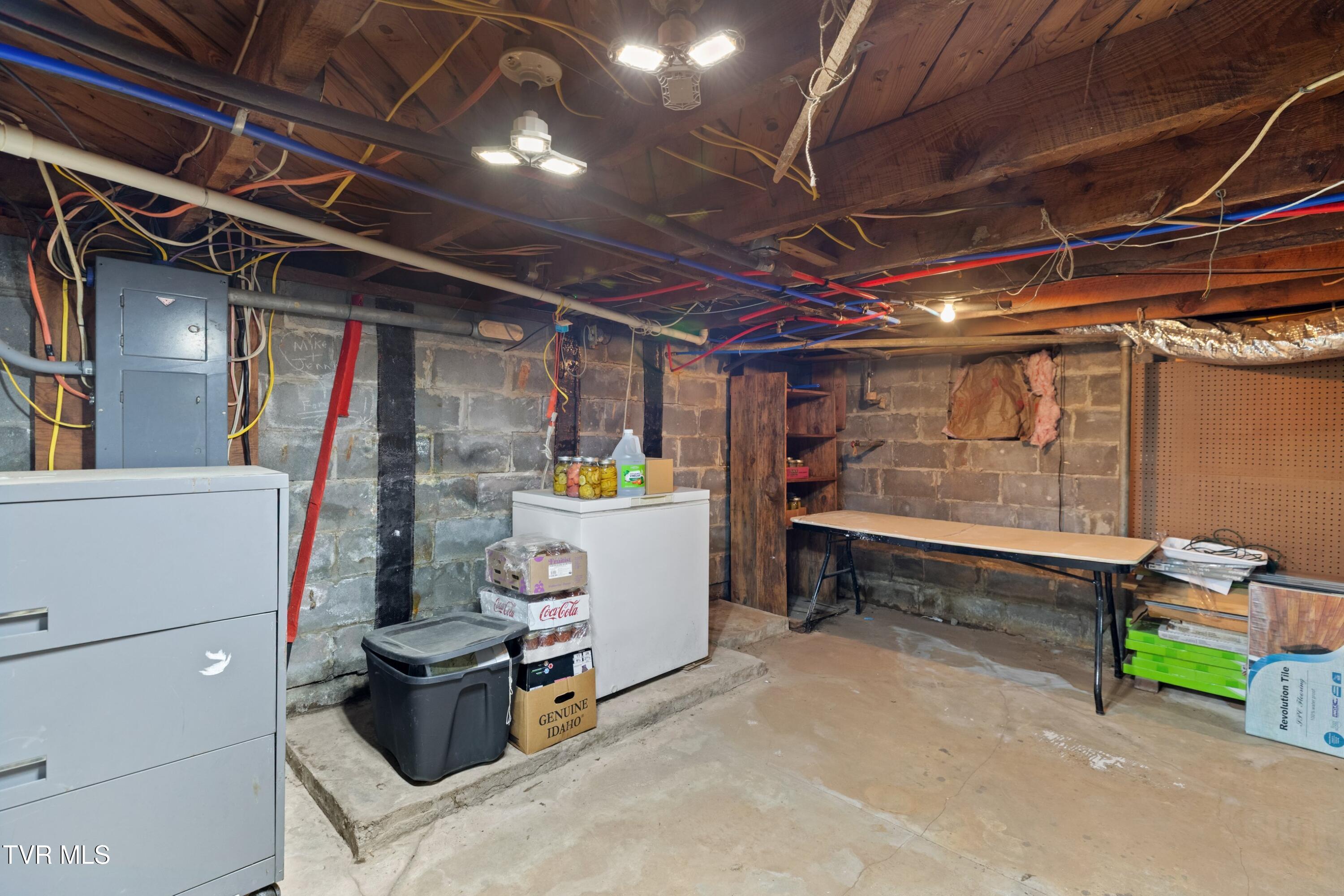 643 Hart Road Dandridge, TN 37725 - Photo 34 of 63 034-643HartRoad-Dandridge-TN-37725-SMALL