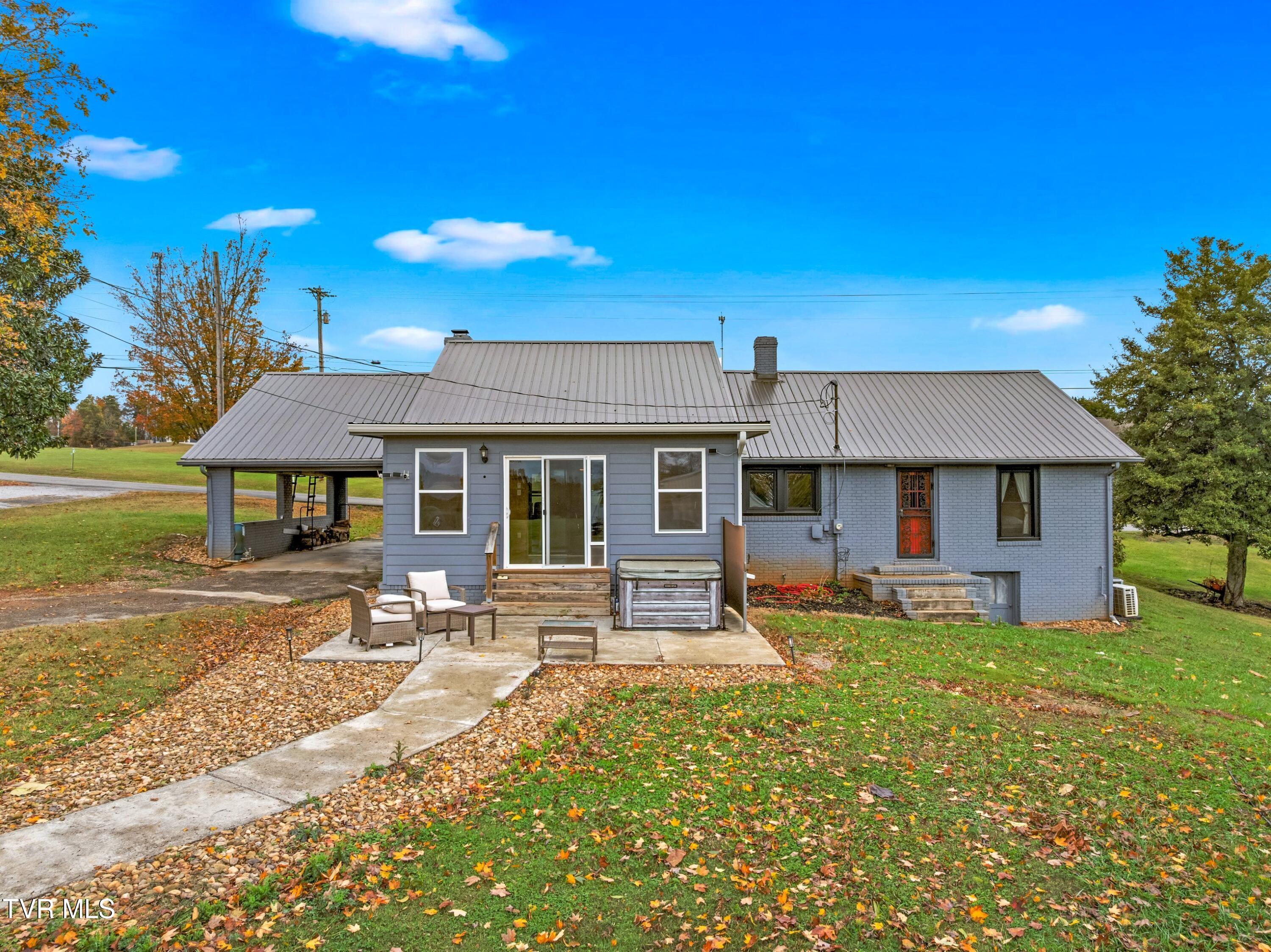 005-643HartRoad-Dandridge-TN-37725-SMALL