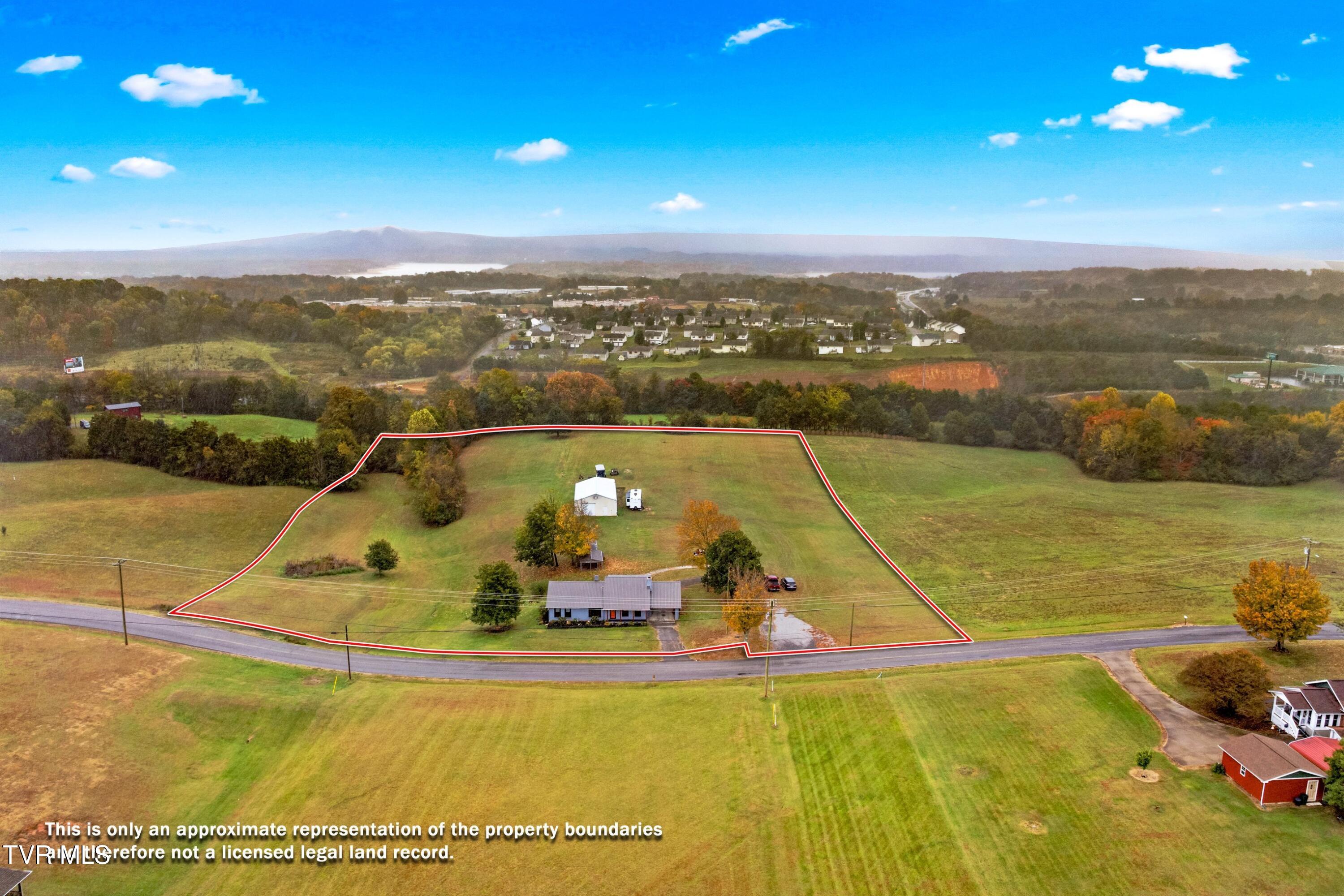 006-643HartRoad-Dandridge-TN-37725-SMALL