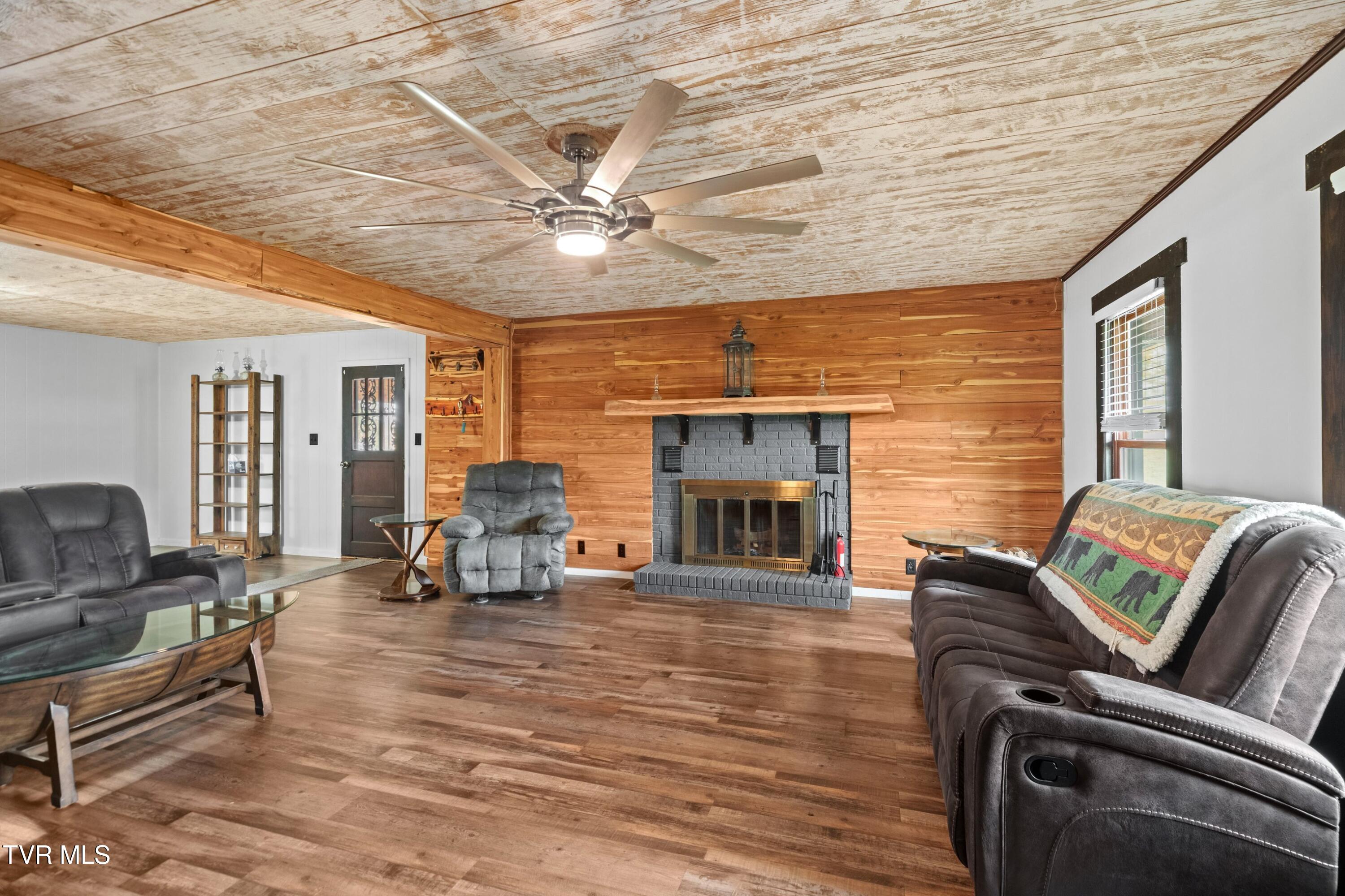 007-643HartRoad-Dandridge-TN-37725-SMALL