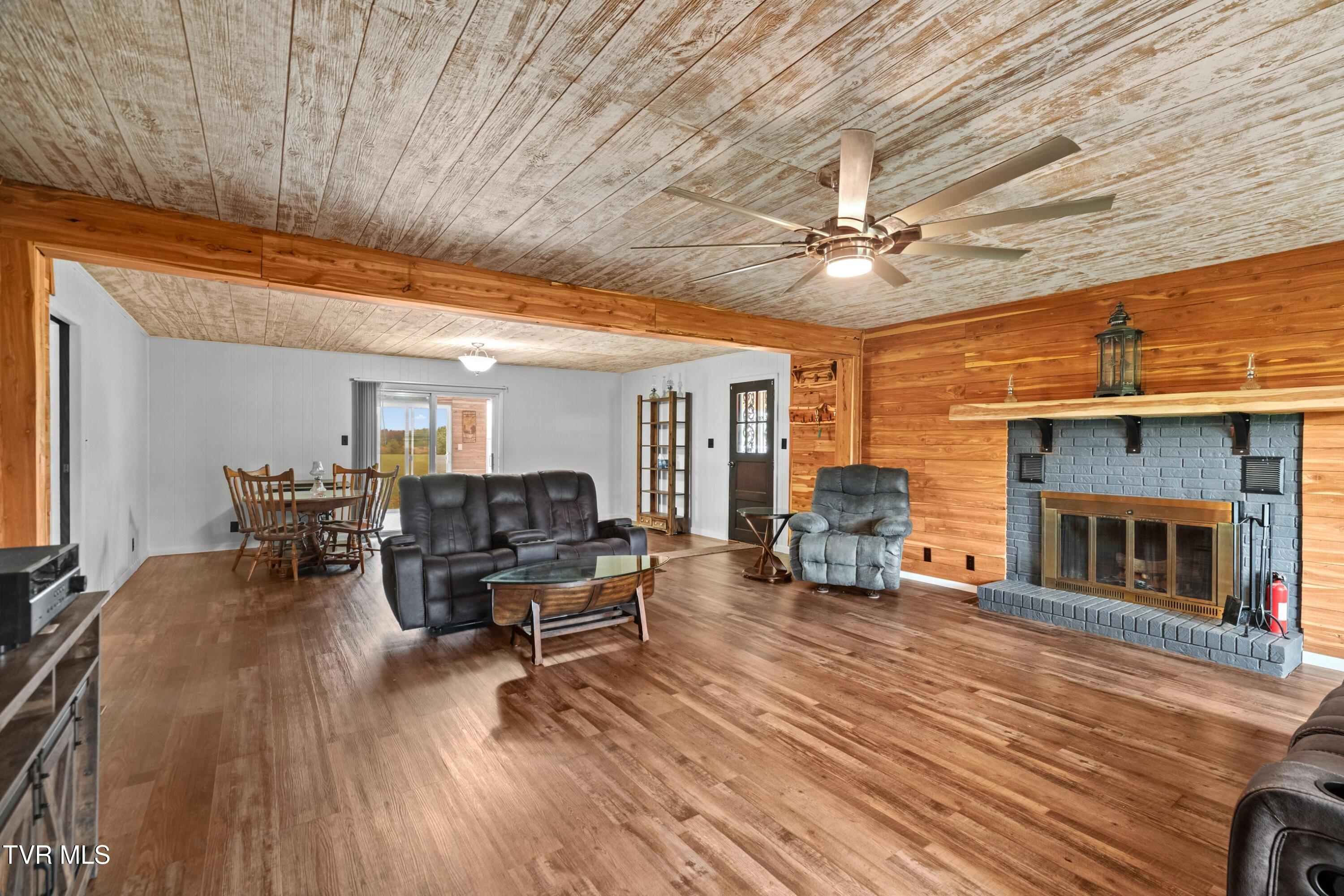 643 Hart Road Dandridge, TN 37725 - Photo 8 of 63 008-643HartRoad-Dandridge-TN-37725-SMALL