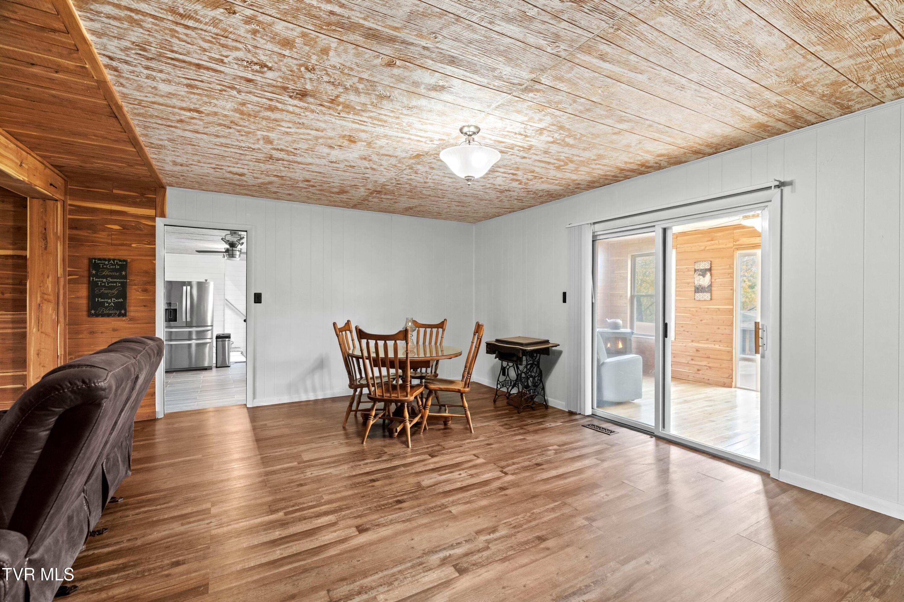 643 Hart Road Dandridge, TN 37725 - Photo 10 of 63 010-643HartRoad-Dandridge-TN-37725-SMALL