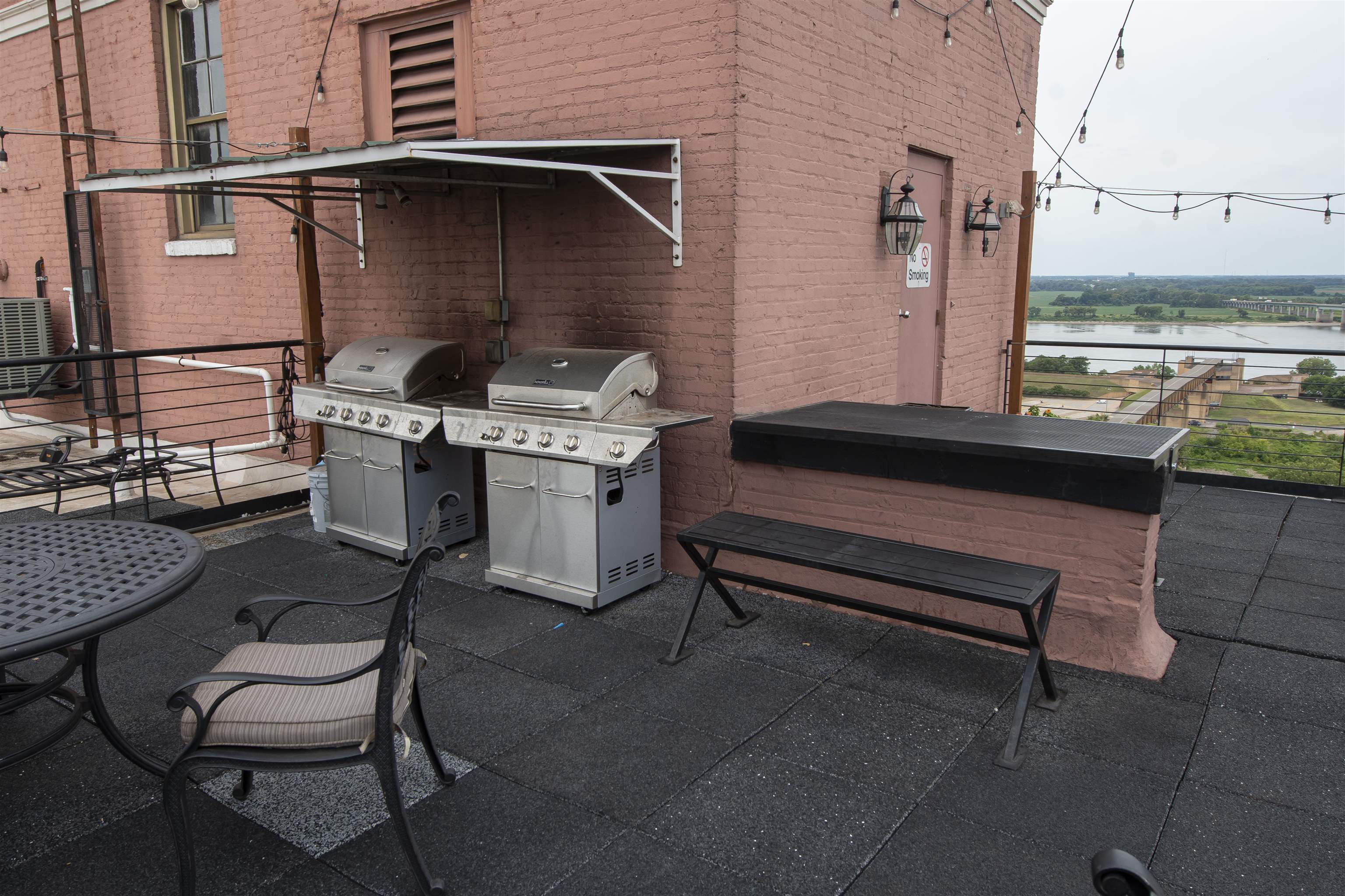 109 North Main Street, Unit 514 Memphis, TN 38103 - Photo 15 of 19 View of patio / terrace with area for grilling