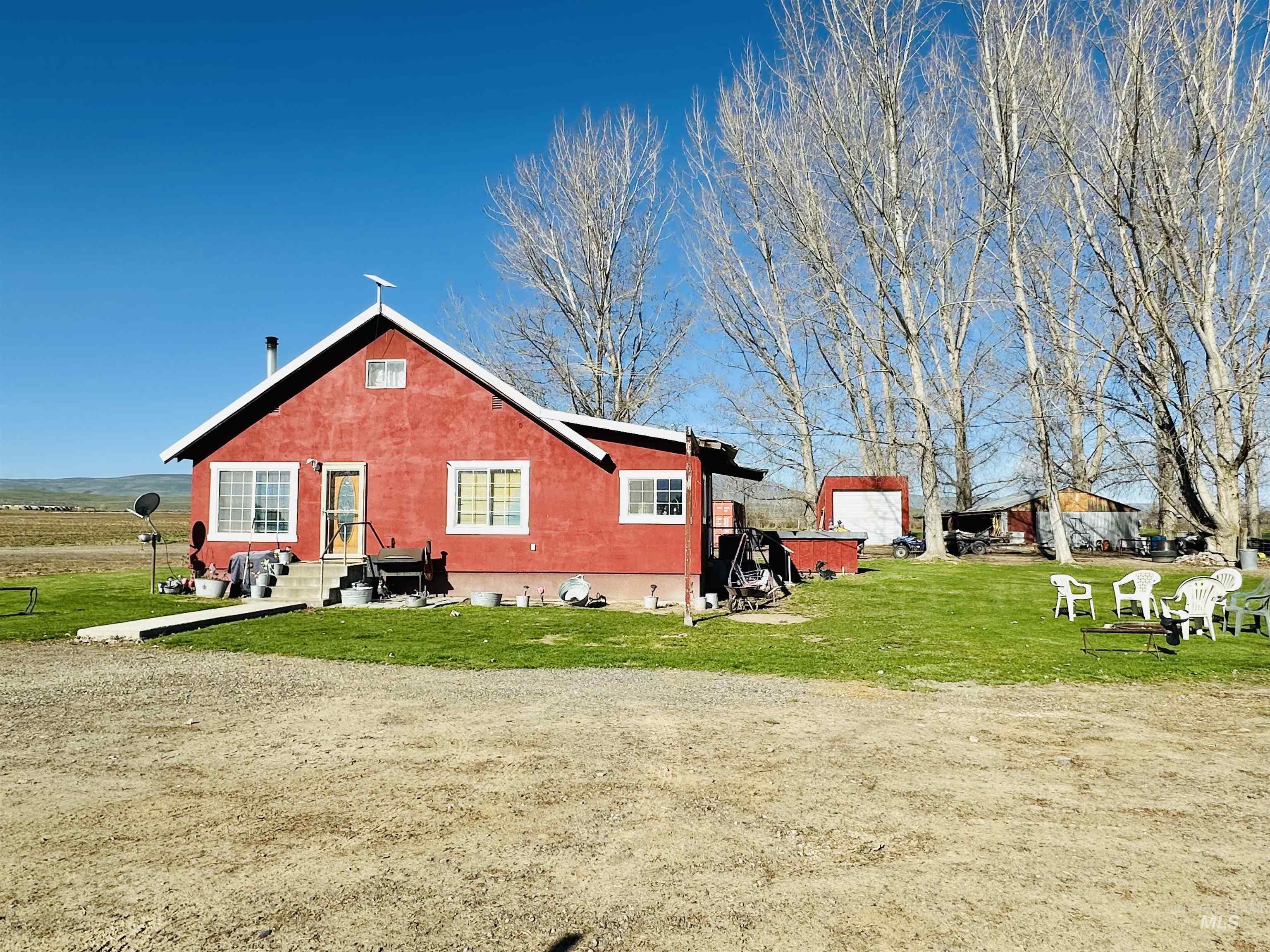 5051 South Rd J Vale, OR 97918 - Photo 28 of 49 Back of property featuring a yard