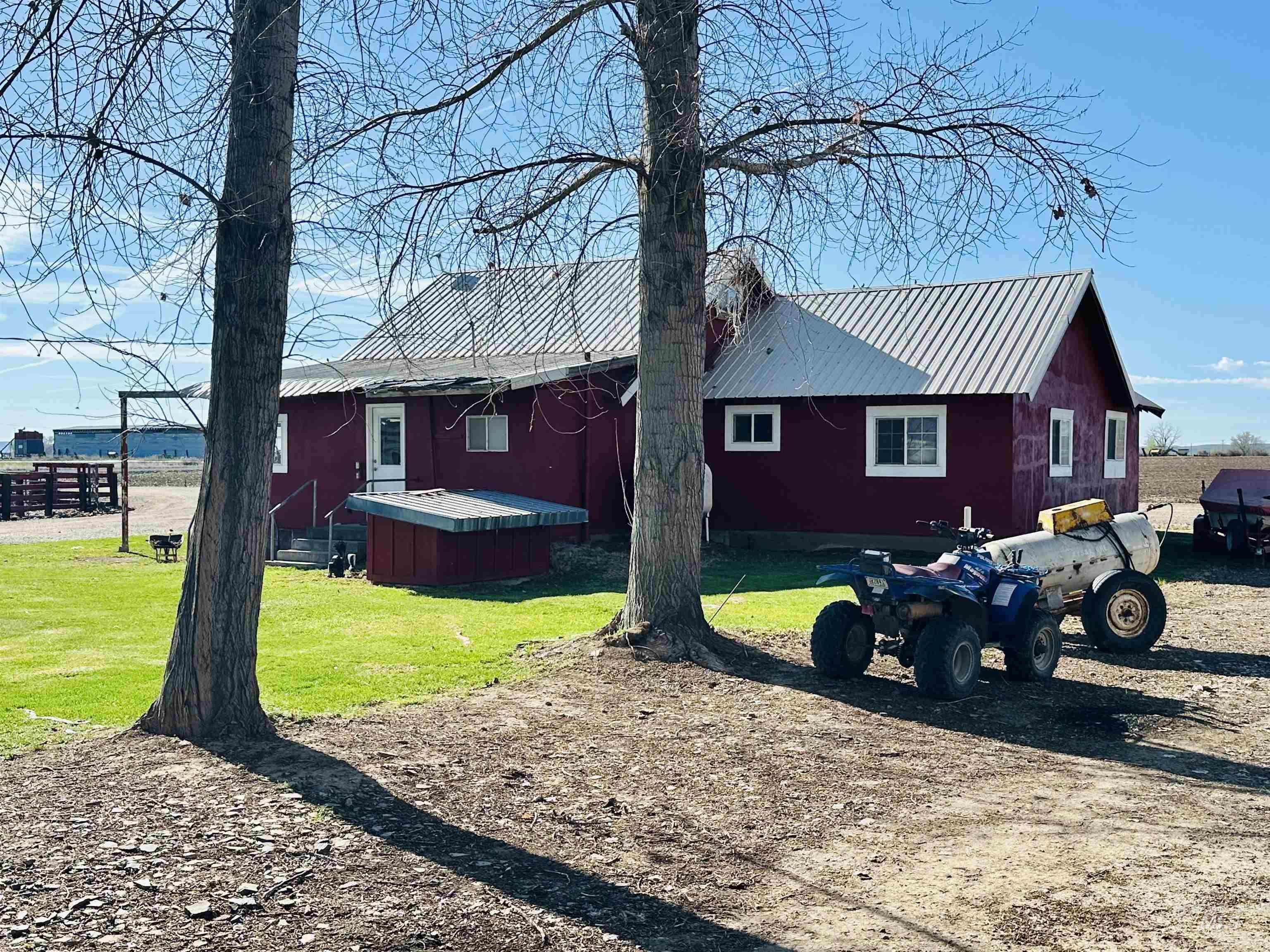 5051 South Rd J Vale, OR 97918 - Photo 29 of 49 Rear view of property featuring a metal roof and a yard