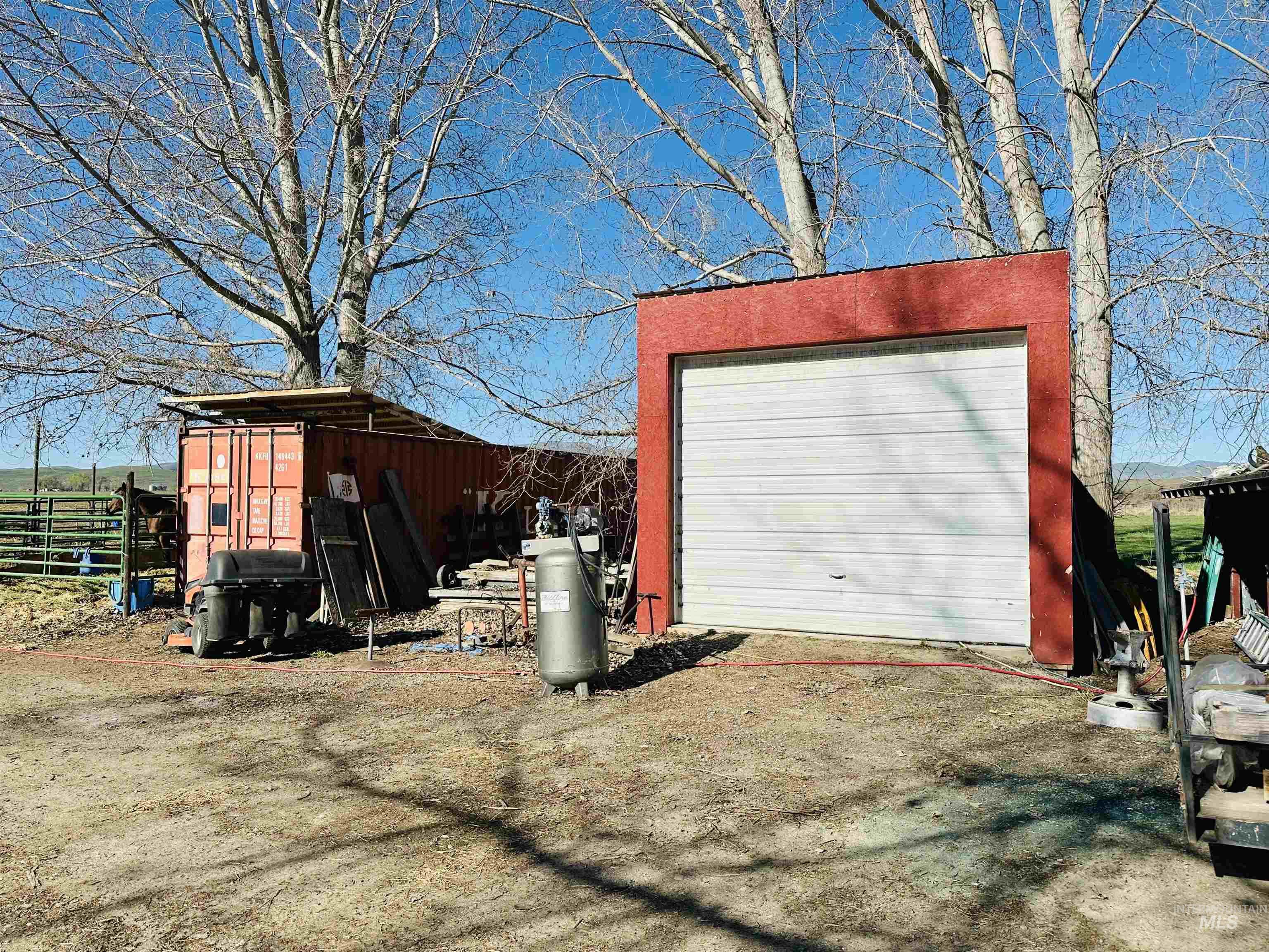 5051 South Rd J Vale, OR 97918 - Photo 30 of 49 View of garage