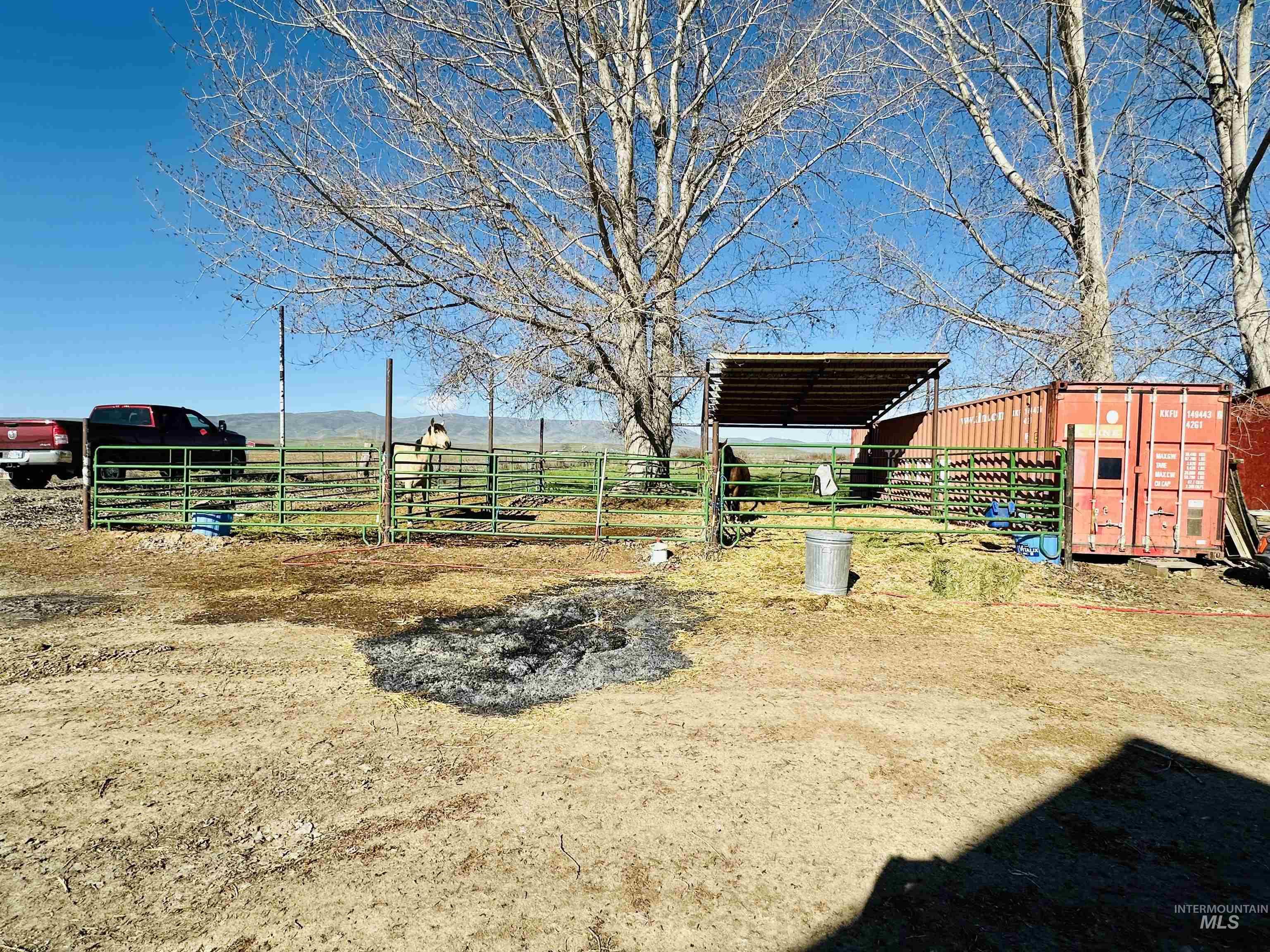 5051 South Rd J Vale, OR 97918 - Photo 34 of 49 covered horse pen