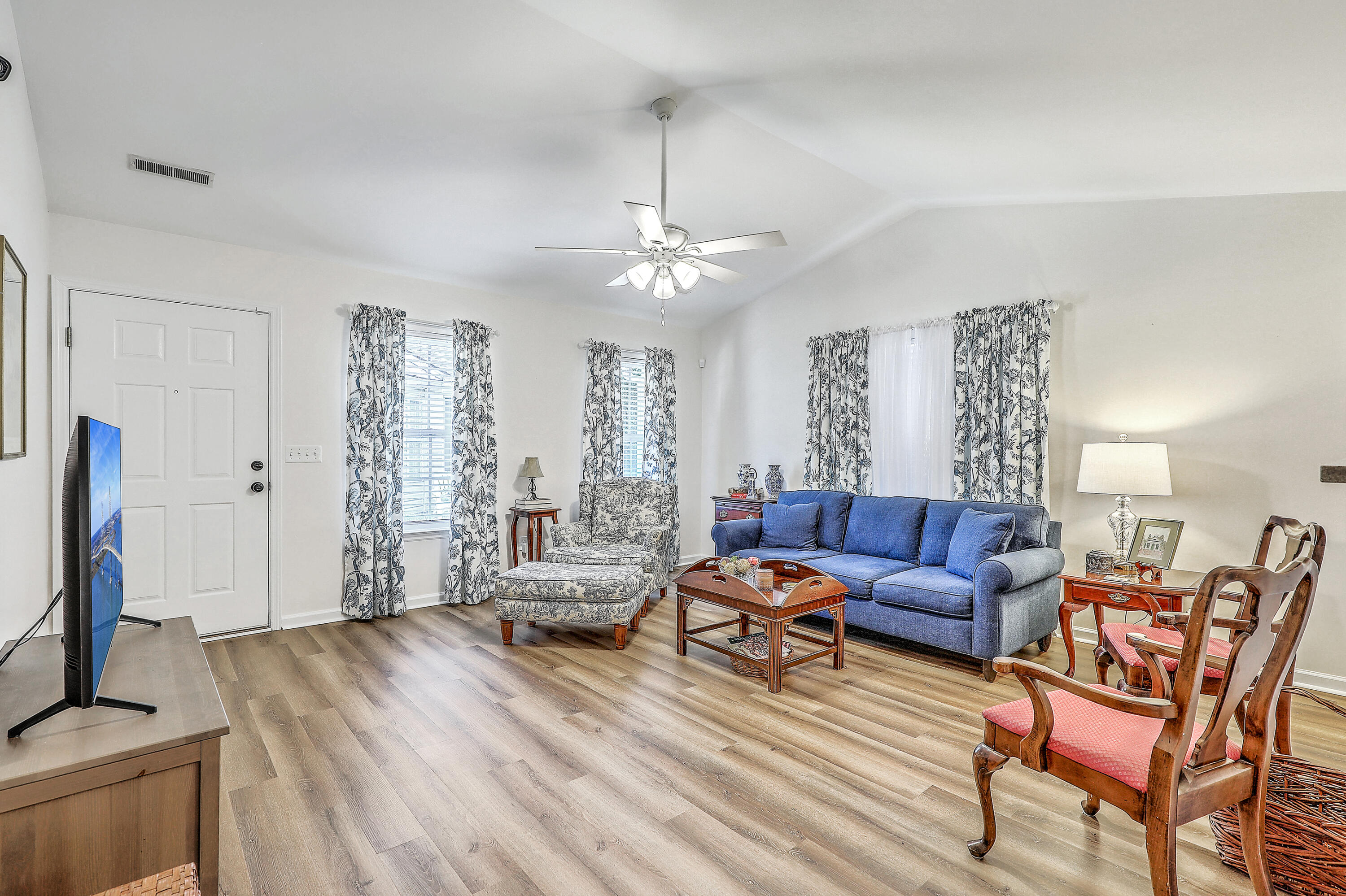 123 Macy Circle Goose Creek, SC 29445 - Photo 3 of 29 Family room