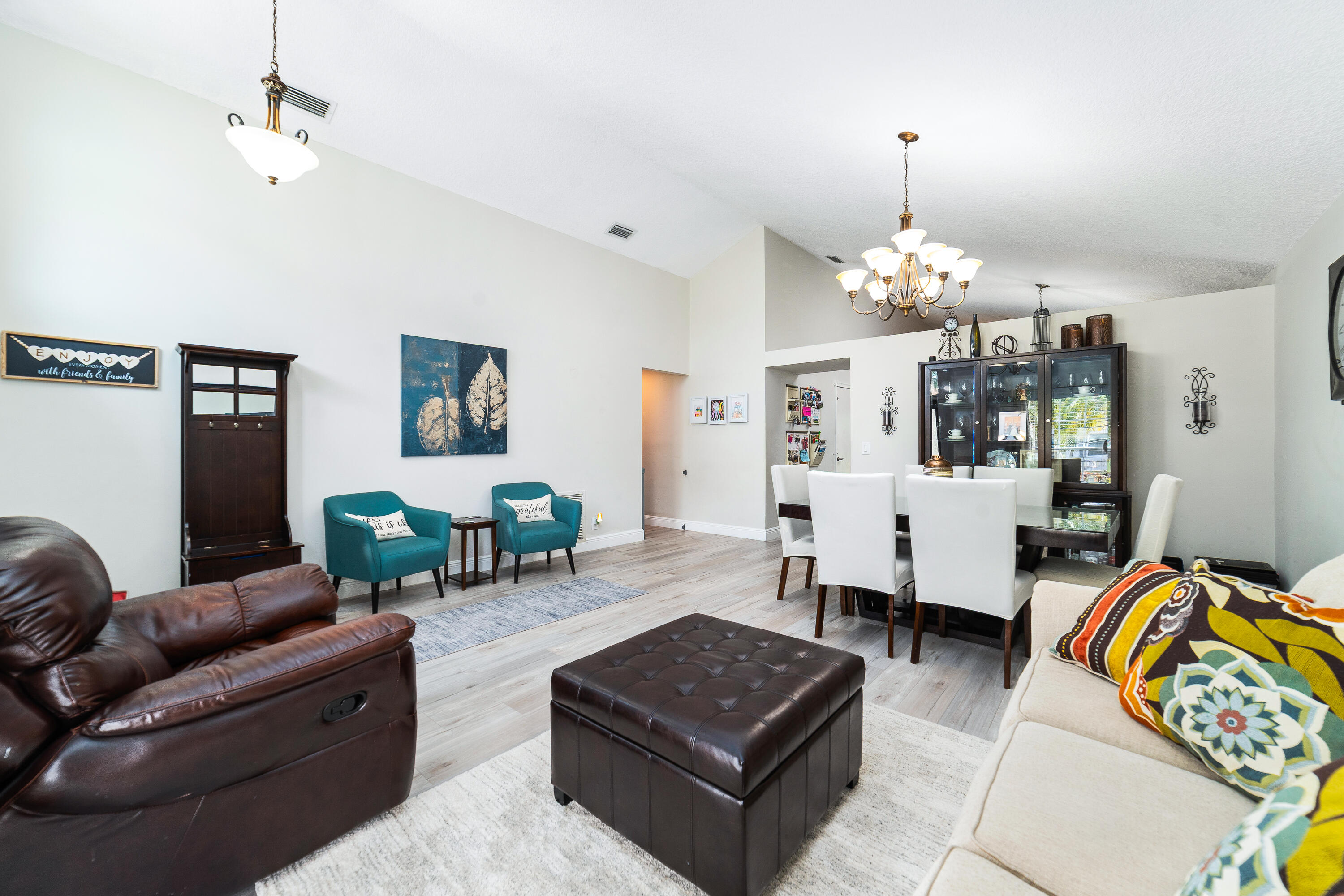 22585 Middletown Drive Boca Raton, FL 33428 - Photo 5 of 33 DSC01408