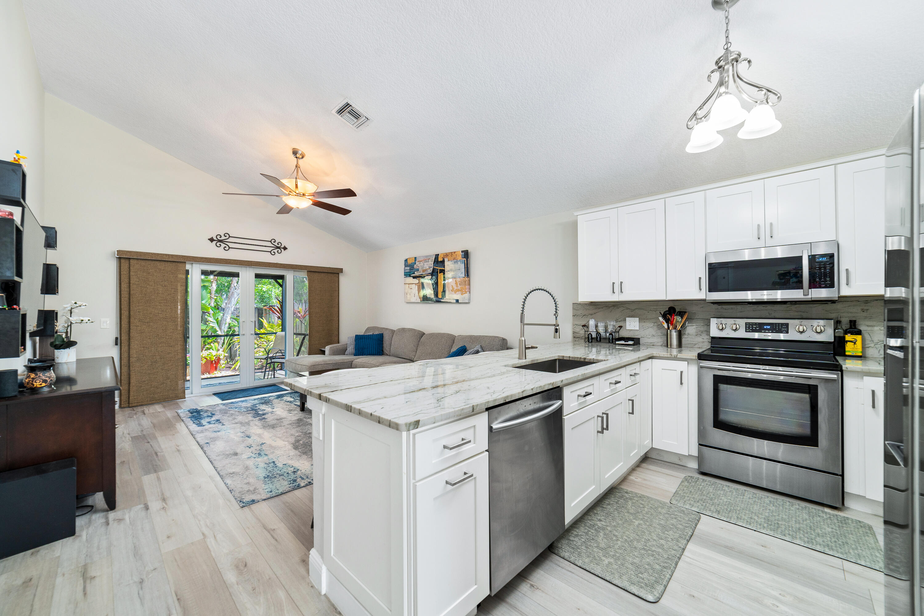 22585 Middletown Drive Boca Raton, FL 33428 - Photo 7 of 33 DSC01421