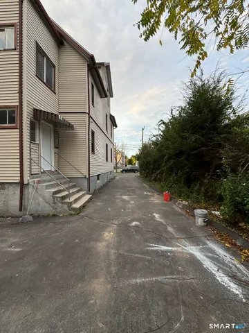 $2,200 | 54 Overlook Avenue, Unit A, New Britain, CT 06053