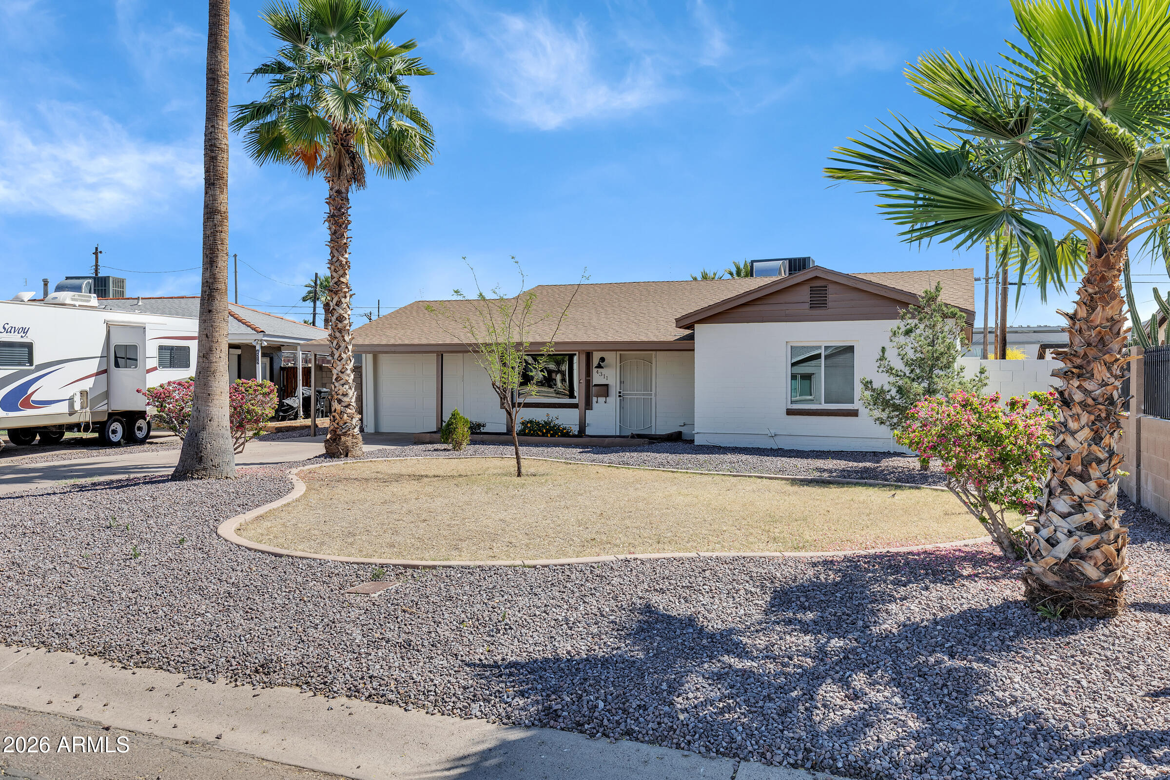 4311 North 11th Place Phoenix, AZ 85014 - Photo 2 of 24 4311 N 11th Pl-2