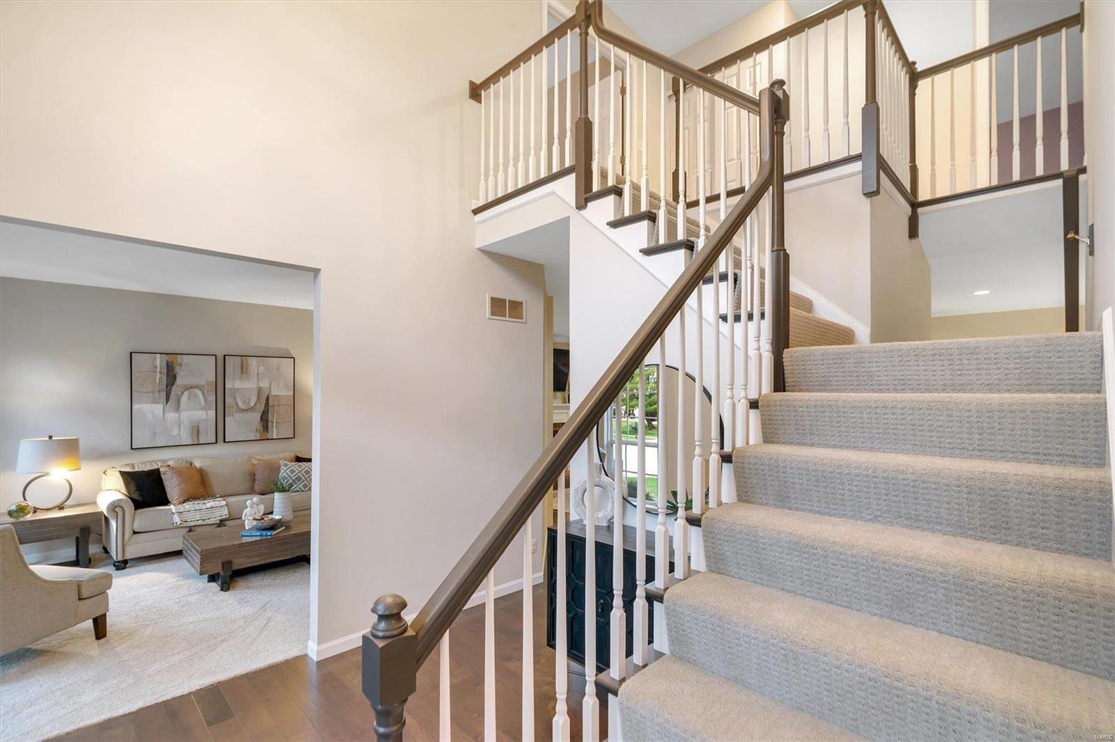 865 Castle Pines Drive Ballwin, MO 63021 - Photo 3 of 33