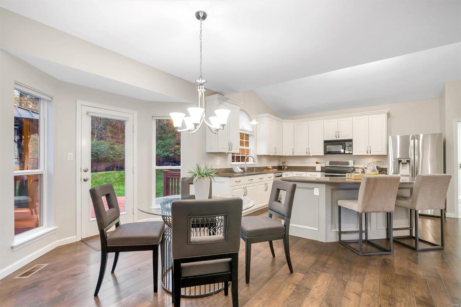 865 Castle Pines Drive Ballwin, MO 63021 - Photo 10 of 33