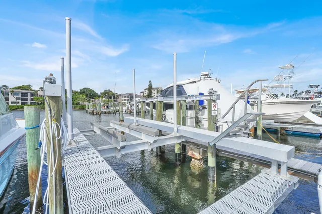 a view of residential houses with city street