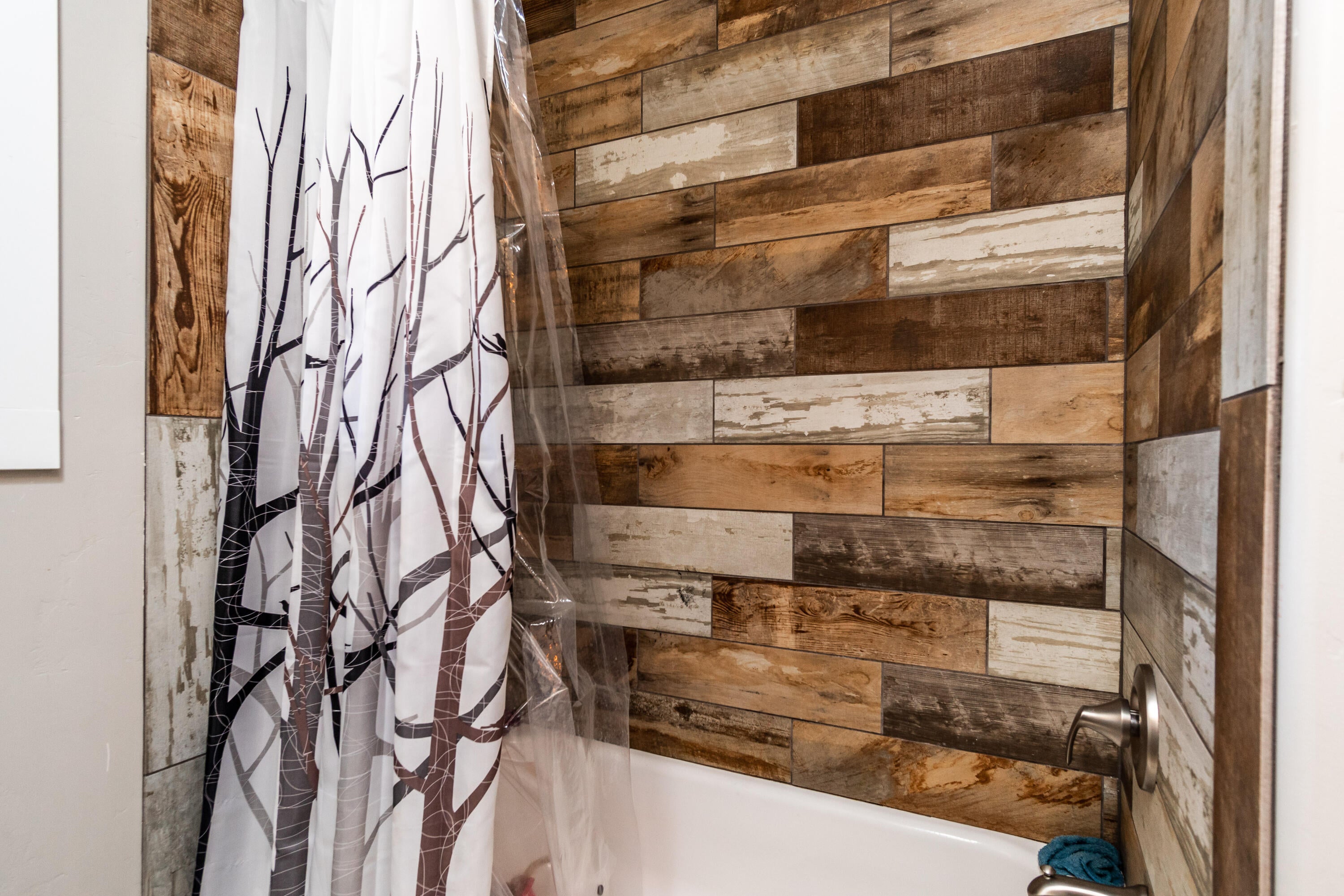 4893 Southwest Trout Road Terrebonne, OR 97760 - Photo 23 of 63 Fiberglass tub/shower with tile accents.