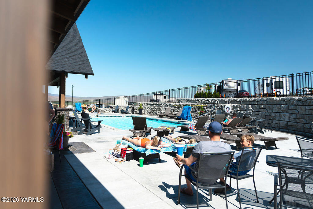 1769 Naches Wenas Road, Unit 41 Selah, WA 98942 - Photo 29 of 41 Club house Pool area