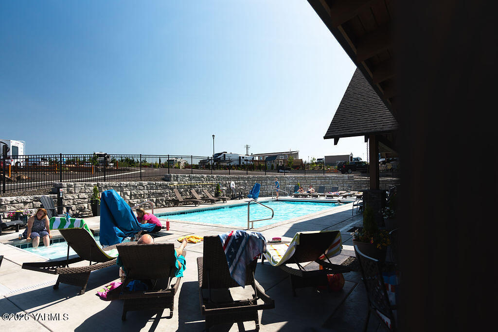 1769 Naches Wenas Road, Unit 41 Selah, WA 98942 - Photo 30 of 41 Club house Pool area