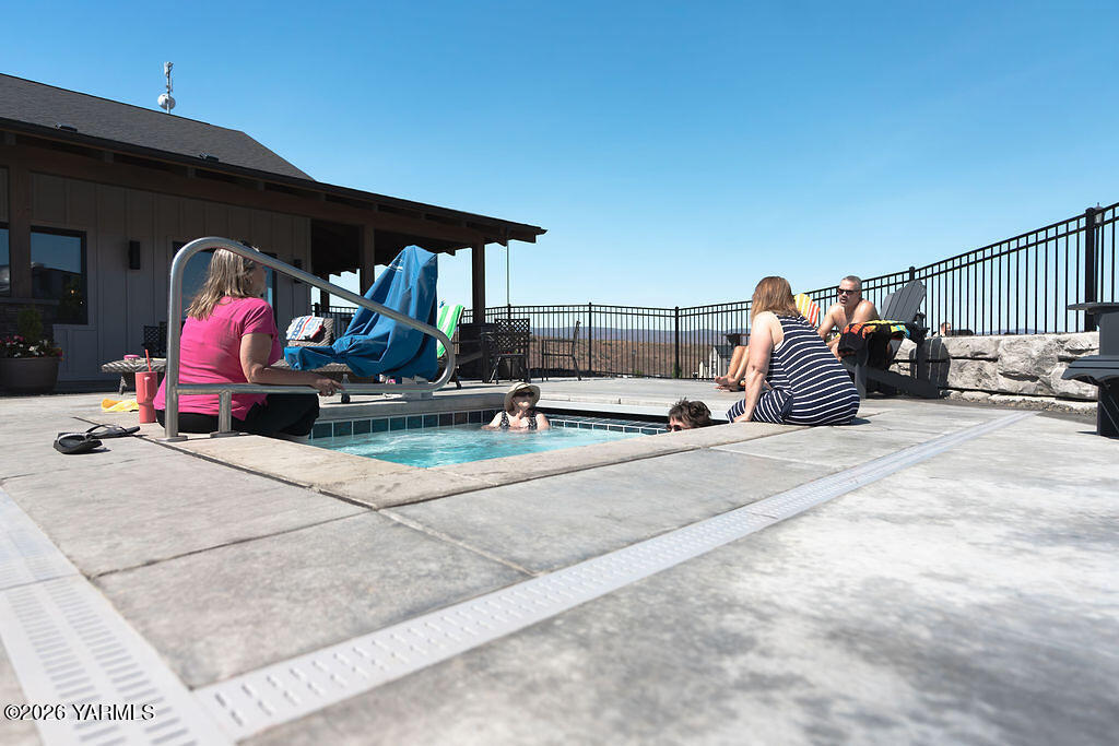 1769 Naches Wenas Road, Unit 41 Selah, WA 98942 - Photo 32 of 41 Club house hot tub