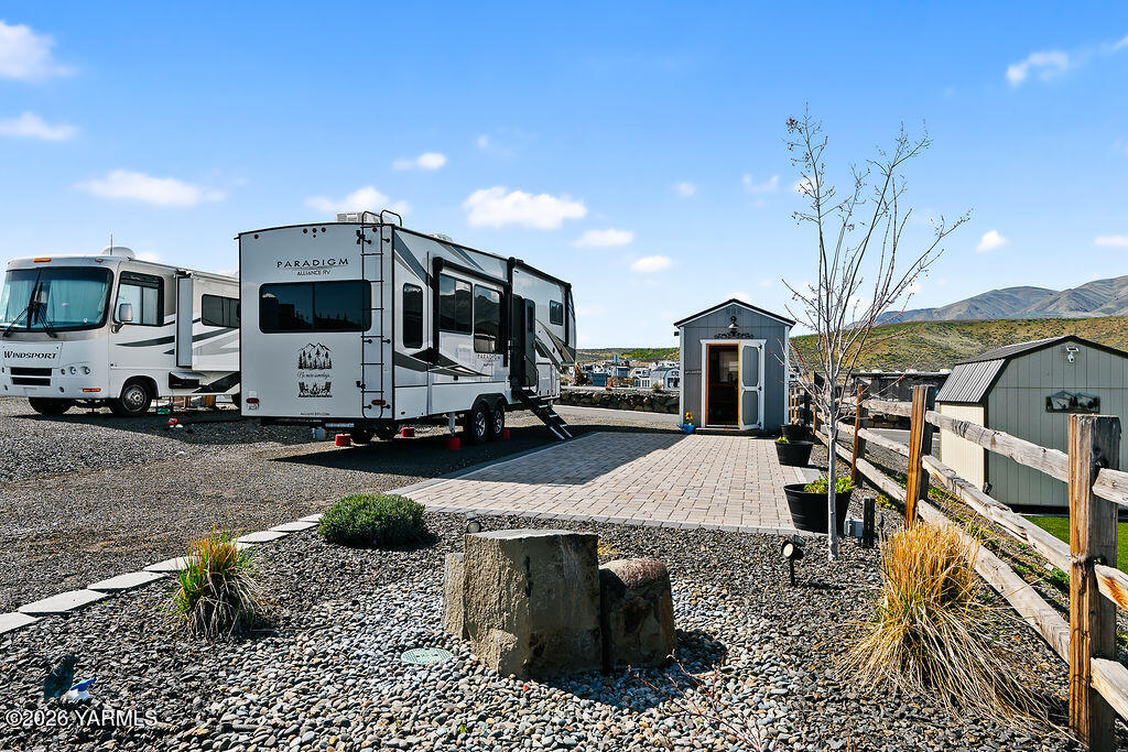 1769 Naches Wenas Road, Unit 41 Selah, WA 98942 - Photo 6 of 41 low maintainence landscaping