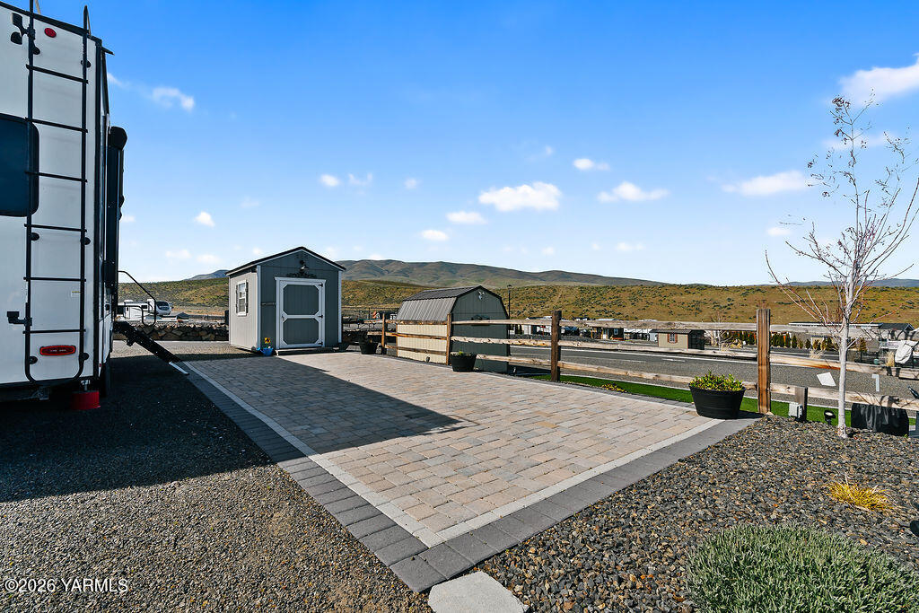 1769 Naches Wenas Road, Unit 41 Selah, WA 98942 - Photo 7 of 41 Large pavered entertaining space