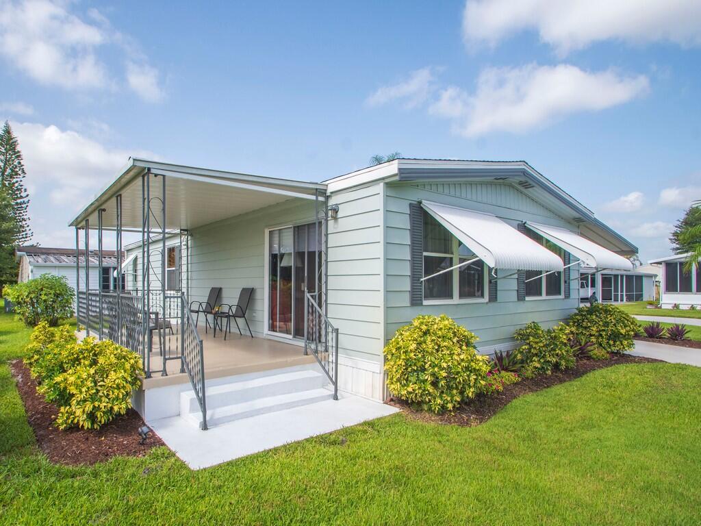 174 Northeast Emerald Drive Jensen Beach, FL 34957 - Photo 7 of 38 Image00002