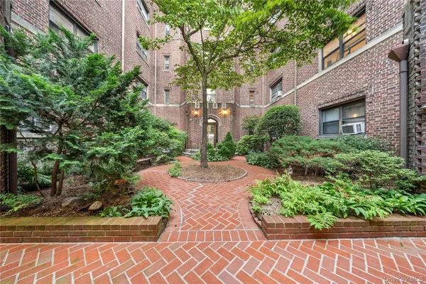 $2,300 | 240 Halstead Avenue, Unit A3, Harrison, NY 10528